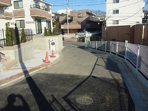 Local photos, including front road. It will be on the front road.