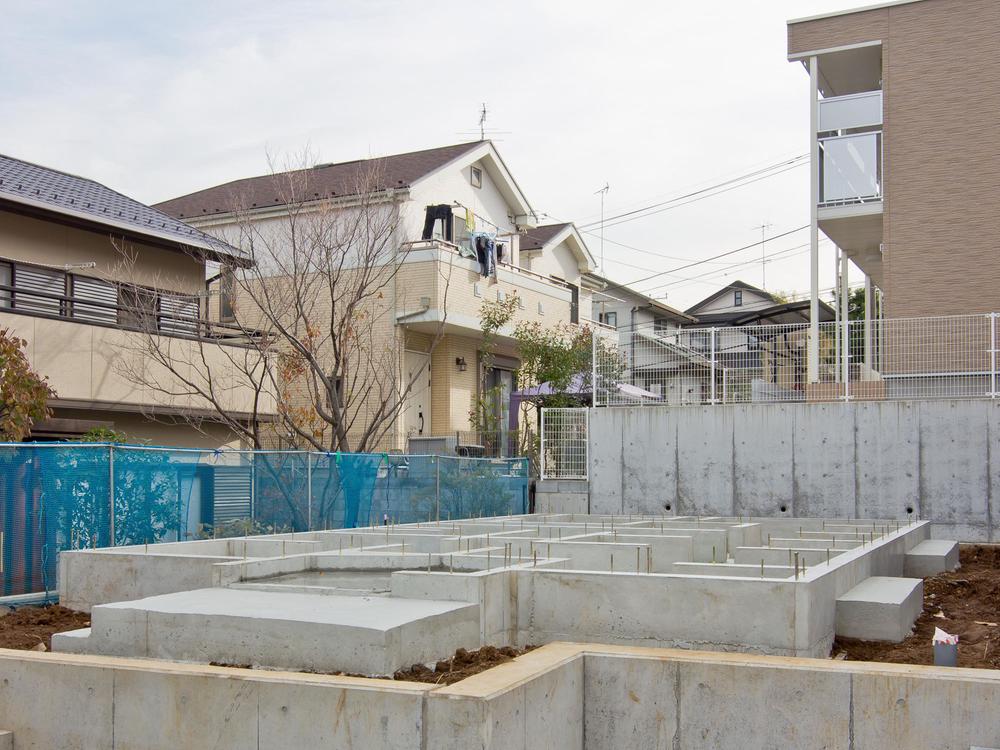 Local photos, including front road. Local (11 May 2013) Shooting