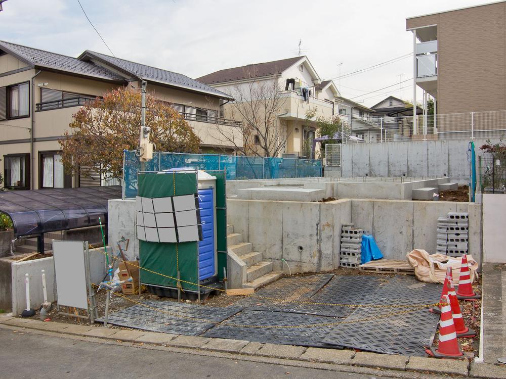 Local photos, including front road. Local (11 May 2013) Shooting