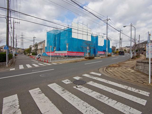 Local photos, including front road. Local (12 May 2013) Shooting