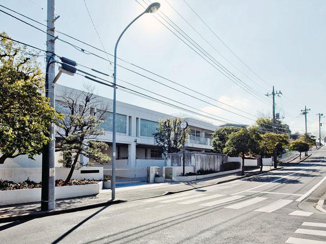 Junior high school. 1050m to Yokohama Municipal Azamino junior high school