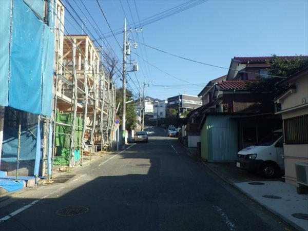 Local photos, including front road. Local front road