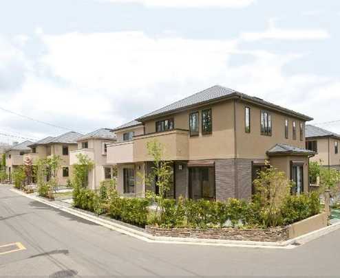 Local appearance photo. This appearance. East side road opposite is Katsuradai 2-chome third park. Roque of park view