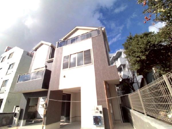 Local appearance photo. It is the location of the walk 14 minutes to Azamino Station and Nakagawa Station