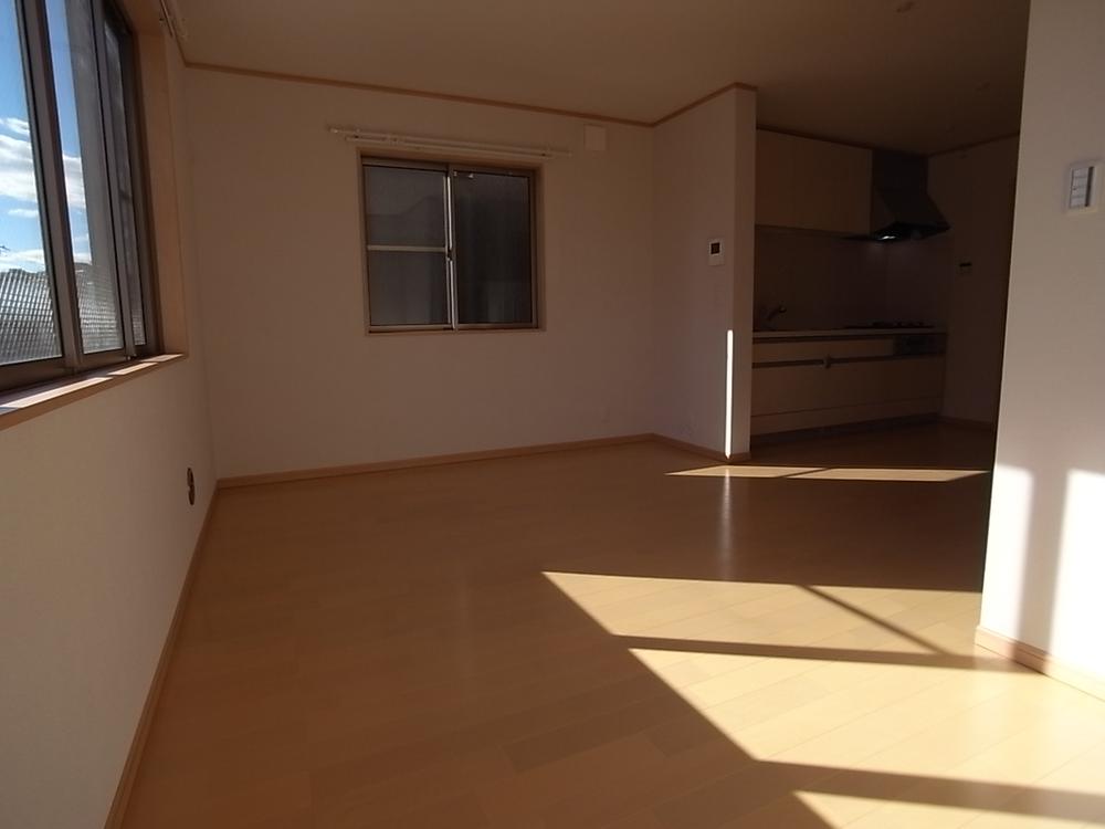 Living. Living is the plugging of sunshine. Indoor (12 May 2013) Shooting