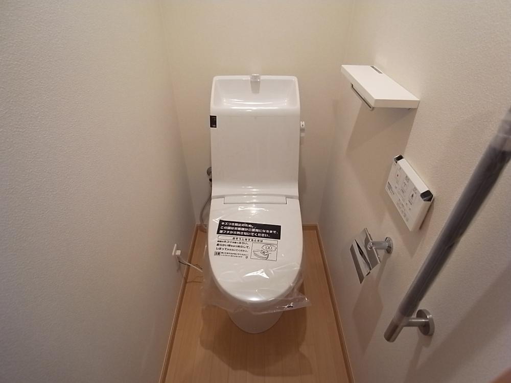 Toilet. Indoor (12 May 2013) Shooting