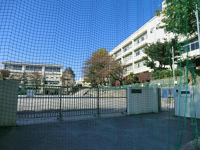 Primary school. 1700m to Yokohama Municipal Tana elementary school