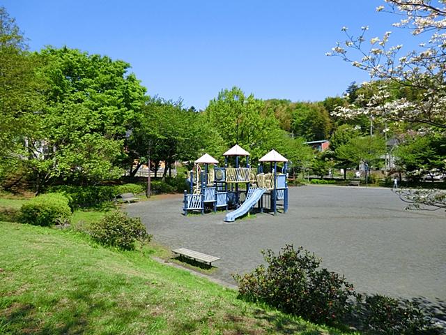 park. 920m until Akanedai Kaji valley park