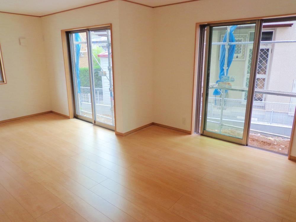 Living. Is on the south side there is also two large windows, Plenty of capture design the light. Indoor (10 May 2013) Shooting