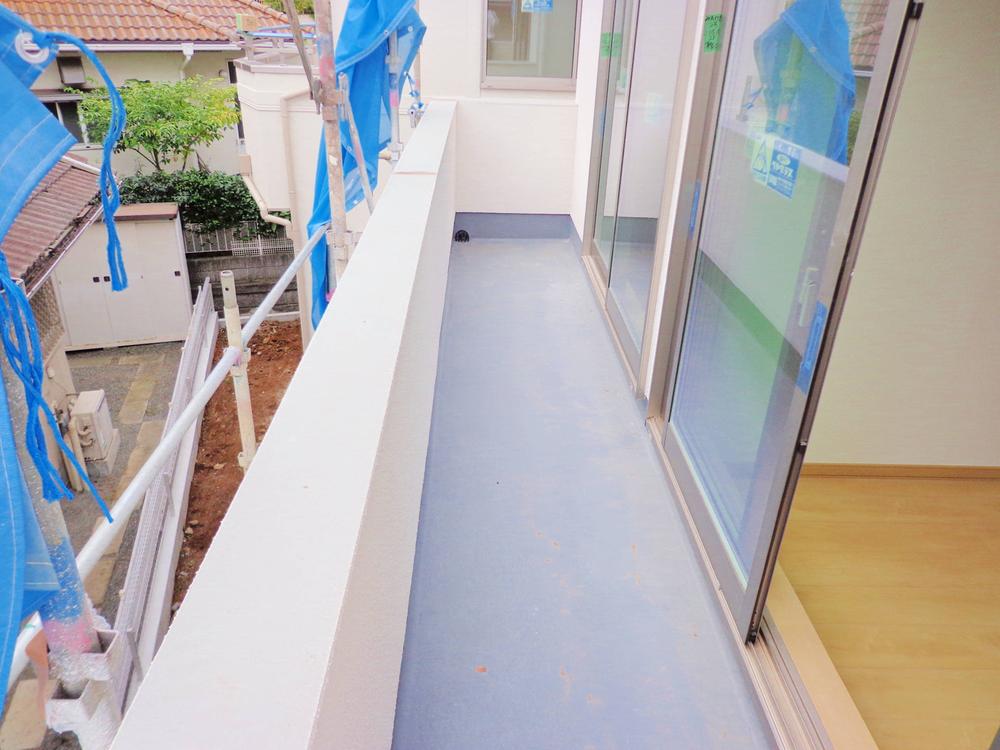 Balcony. Bright wide-type balcony on the south-facing (# ^. ^ #)