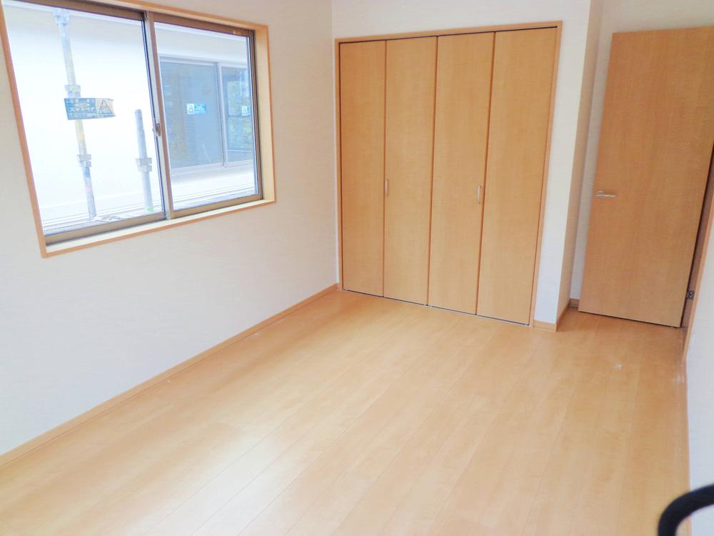 Non-living room. Firmly balanced room space is also storage space.