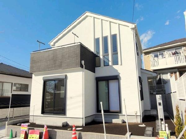 Local appearance photo. Two parking-friendly car