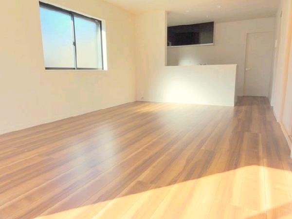 Living. Sunny and bright living room