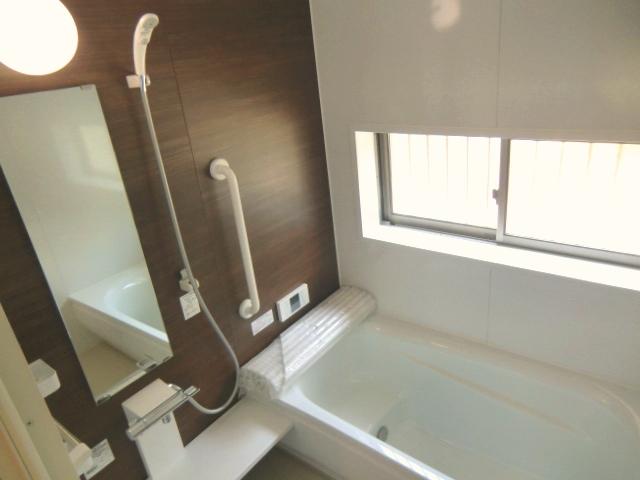 Same specifications photo (bathroom). Bathroom construction case