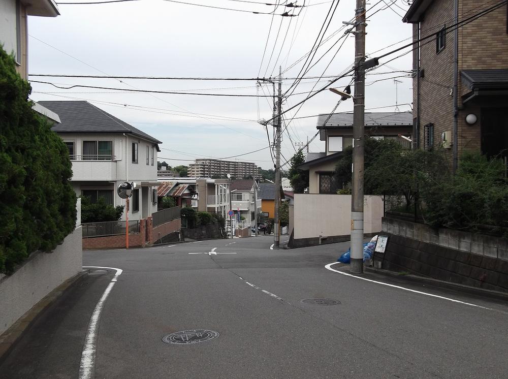 Local photos, including front road. Front has less car street, A quiet residential area
