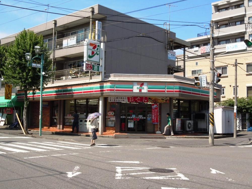 Convenience store. You go in the 200m a 3-minute walk from Seven-Eleven.