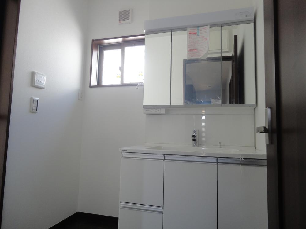 Wash basin, toilet. Indoor (April 2013) Shooting