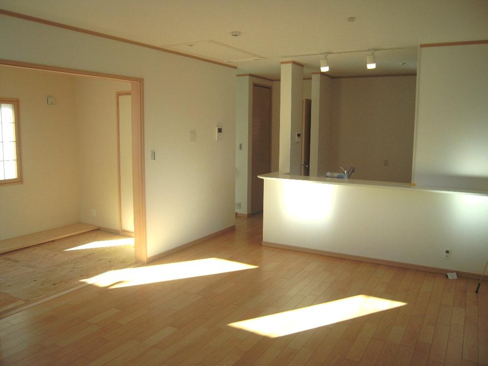 Other. E Building, 13:30 sunshine time, We have to ensure the brightness