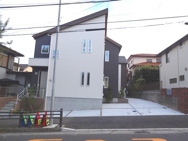 Local photos, including front road. local appearance