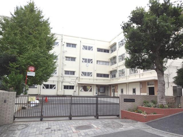 Primary school. 750m to Nara elementary school