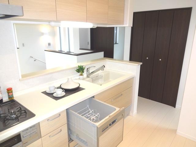 Kitchen. Building 2 kitchen Dishwasher Receipt