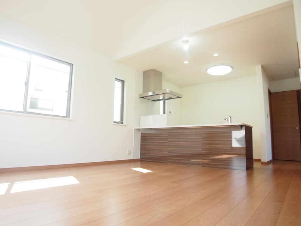 Same specifications photos (living). Same specifications