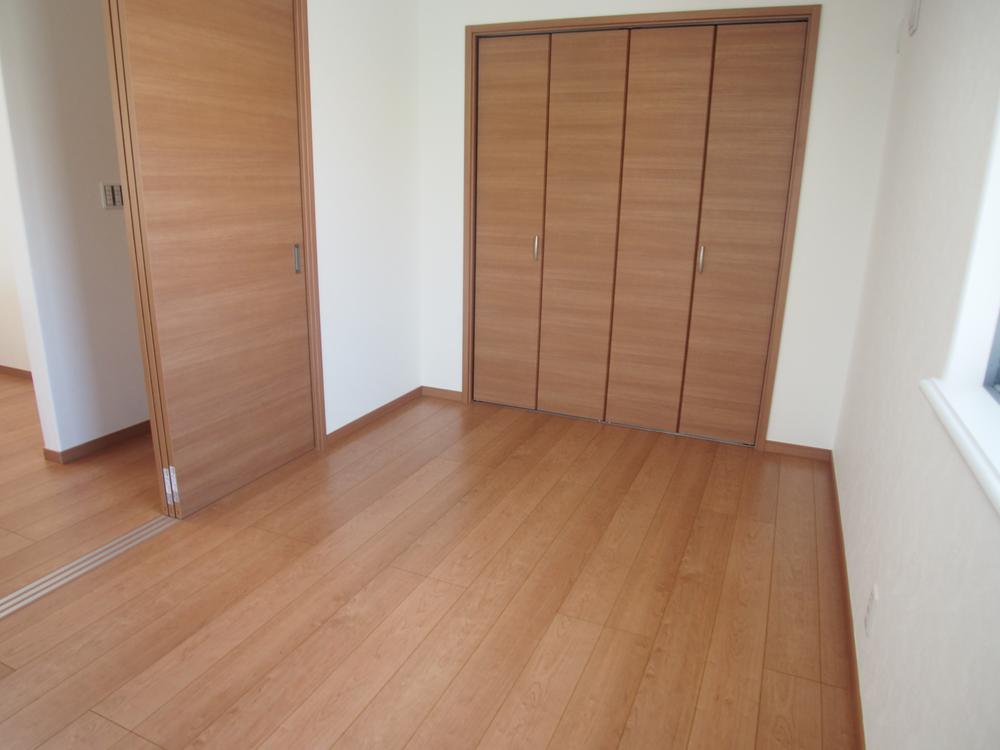 Same specifications photos (Other introspection). Same specifications