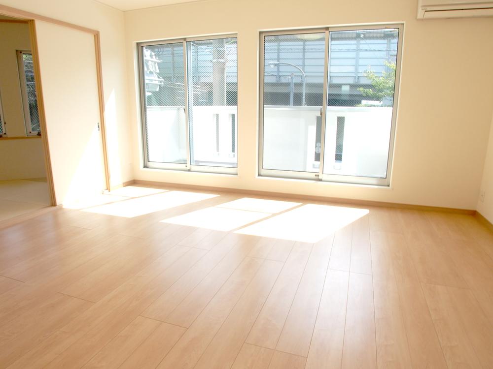 Same specifications photos (living). Same specifications photos (10 May 2013) Shooting