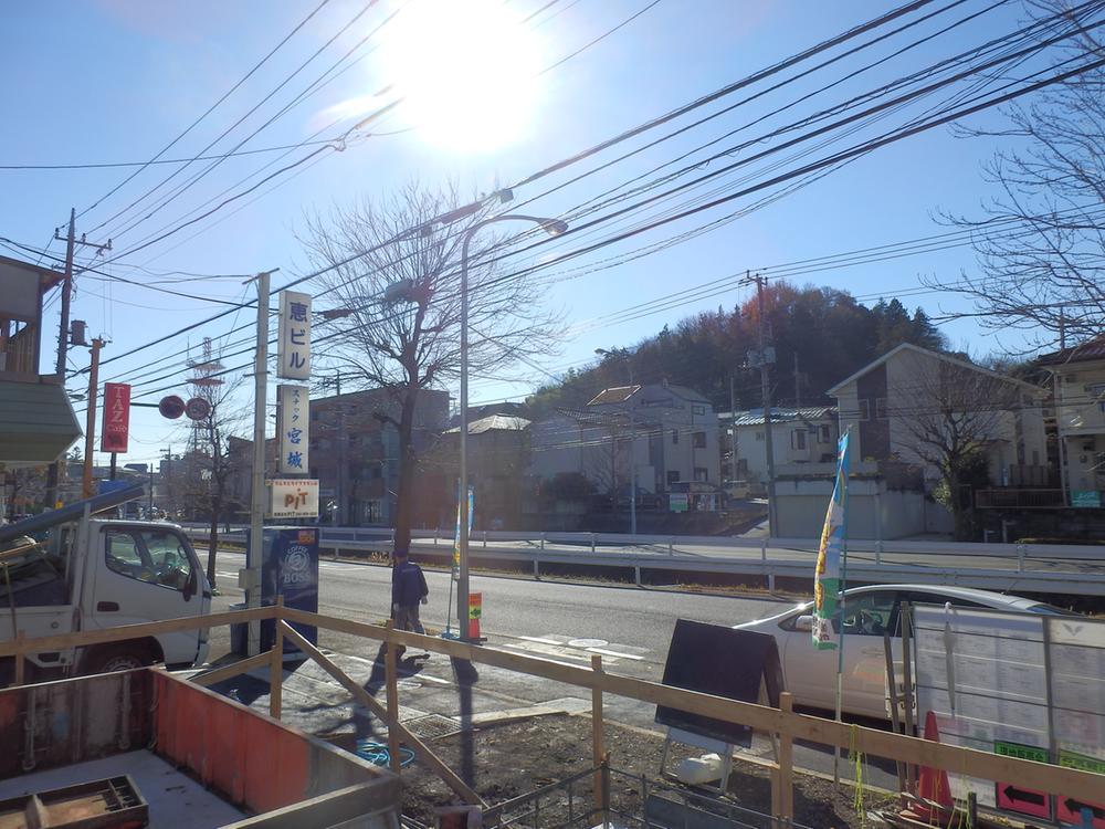 Local photos, including front road. Facing the bus as Nor has it bad place good place