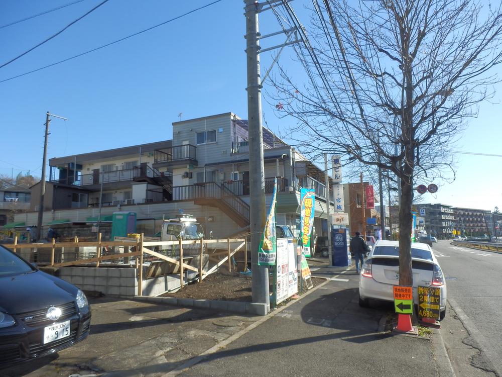 Local photos, including front road. Minus point, And facing the big bus Street, Let's consider the ingenuity of car sound!