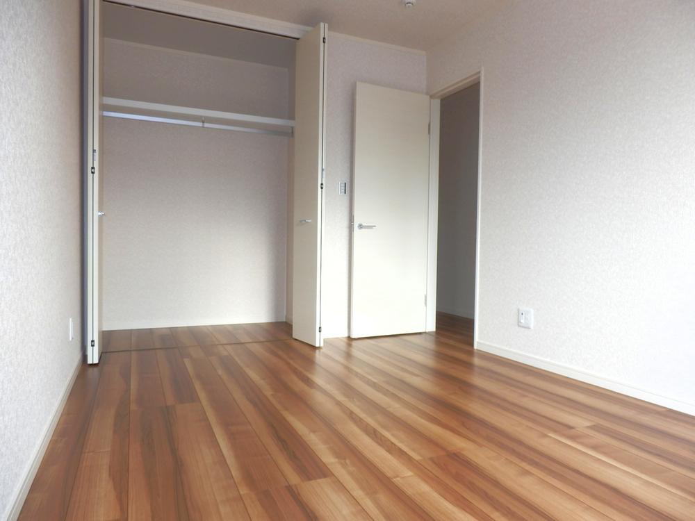 Non-living room. Interior style same specifications Flooring adoption of "natural quality"