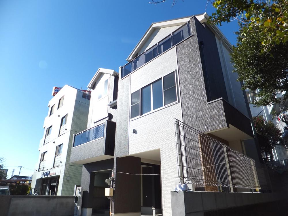 Local photos, including front road. 2 is a station 3-wire walking distance. Eda Station 9 minutes flat ground, It is also more convenient of the Tomei Expressway Aoba Inter also near the car use.