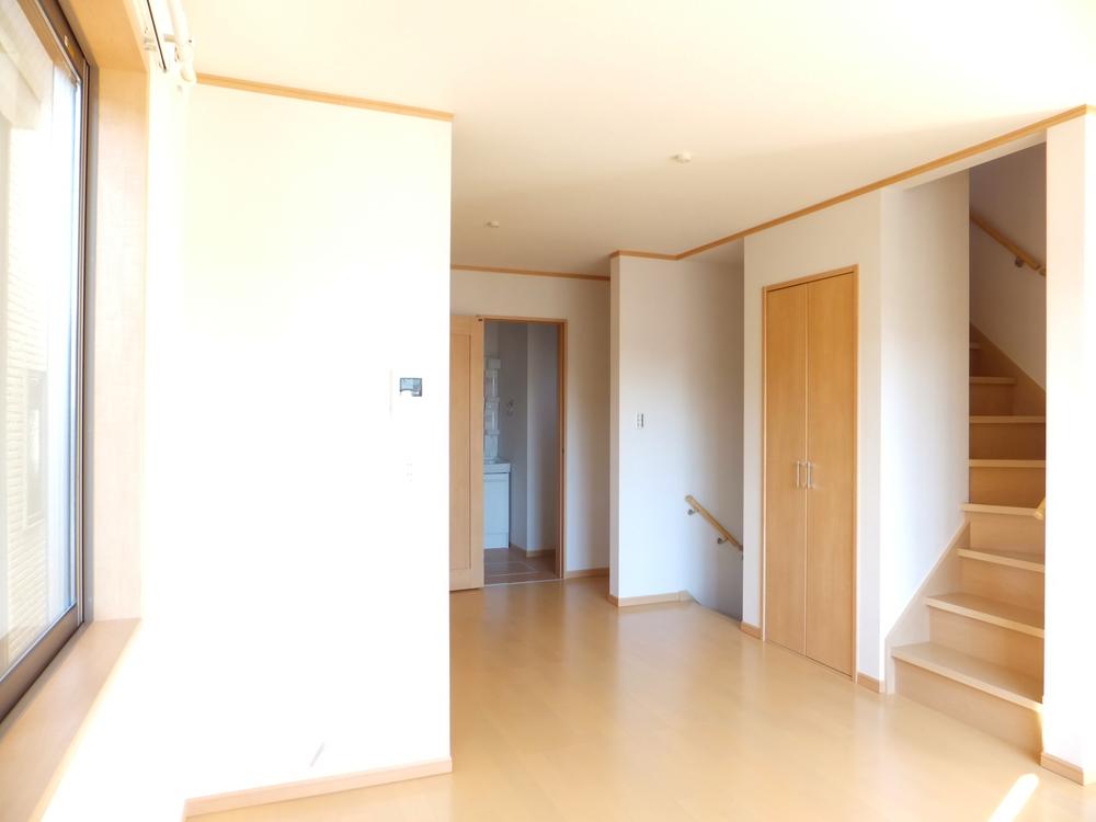 Living. Living 13.5 Pledge stuck to the lighting, Insert a bright sunlight.