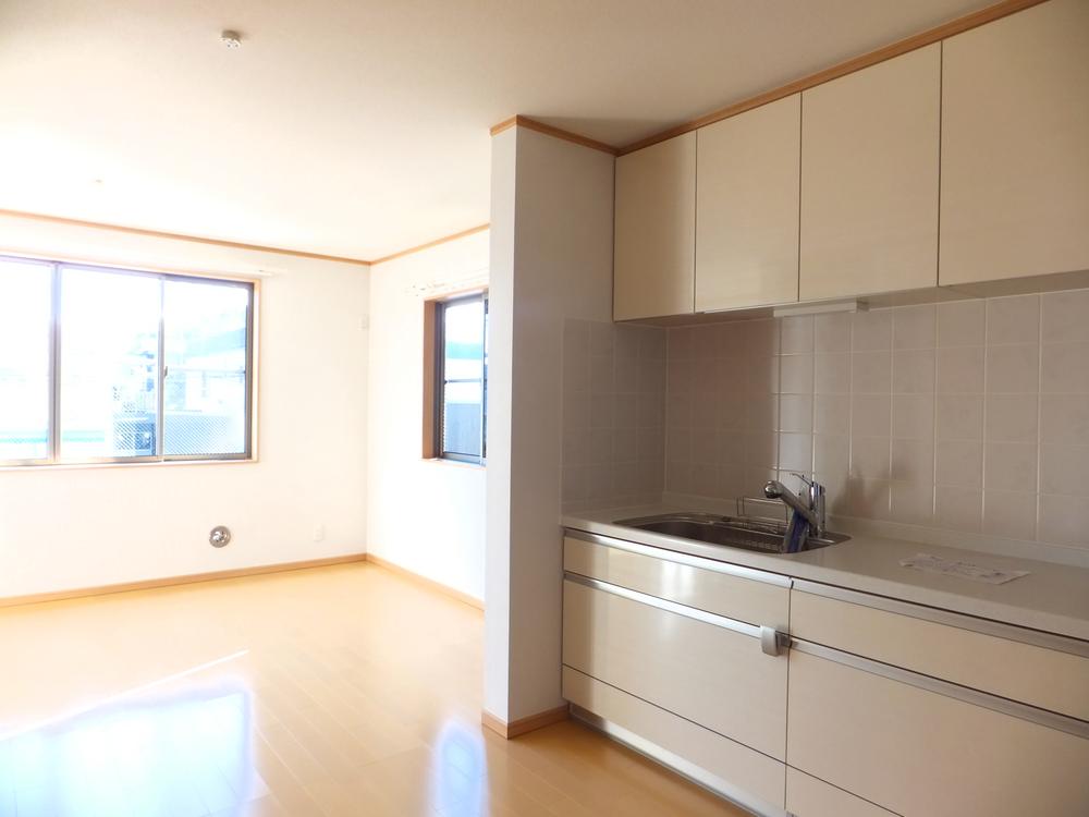 Living. Living 13.5 Pledge stuck to the lighting, Insert a bright sunlight.