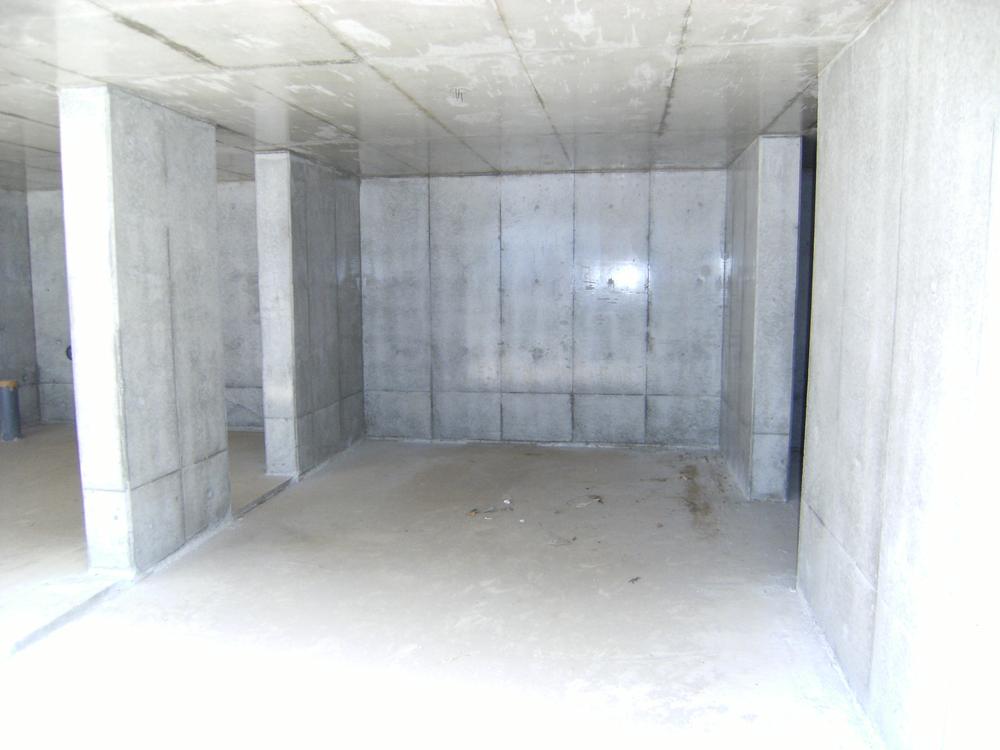 Parking lot. Local (September 2013) Shooting