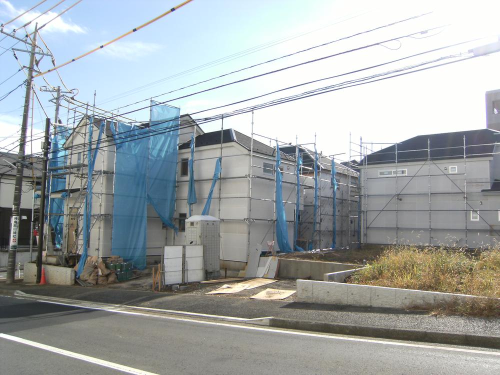 Local photos, including front road. Local (12 May 2013) Shooting