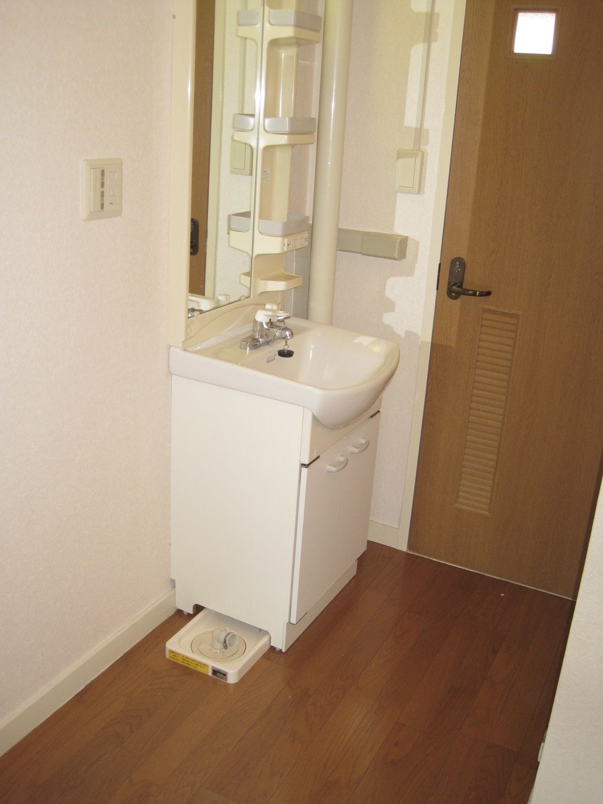 Washroom. Bathroom vanity ・ Washing machine Storage