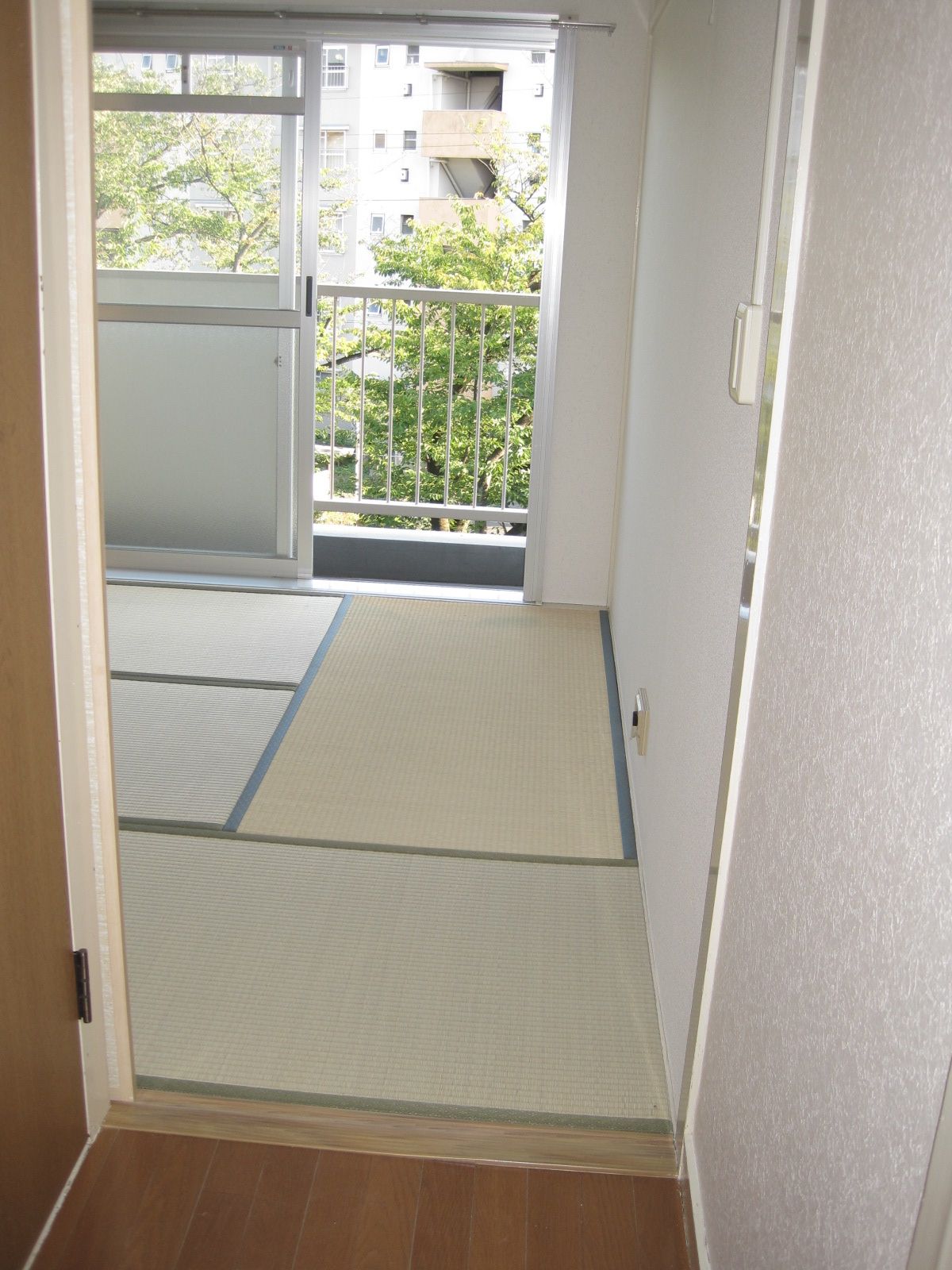 Other room space. living ~ To the Japanese-style room Peace of mind in the flat!