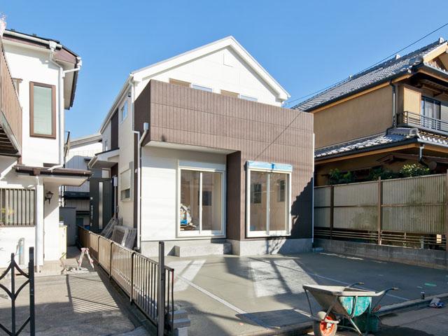 Local appearance photo. Local (11 May 2013) Shooting