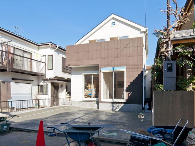 Local appearance photo. Local (11 May 2013) Shooting