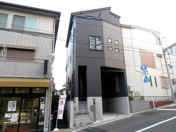 Local appearance photo. Local (10 May 2013) Shooting