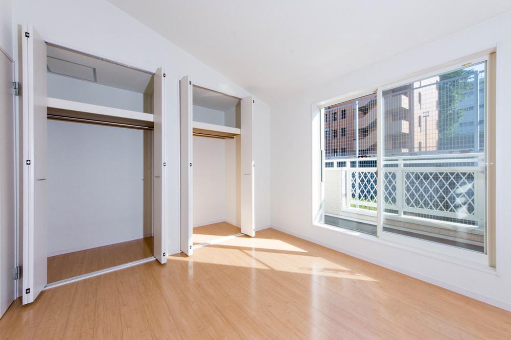 Non-living room. Storage enhancement