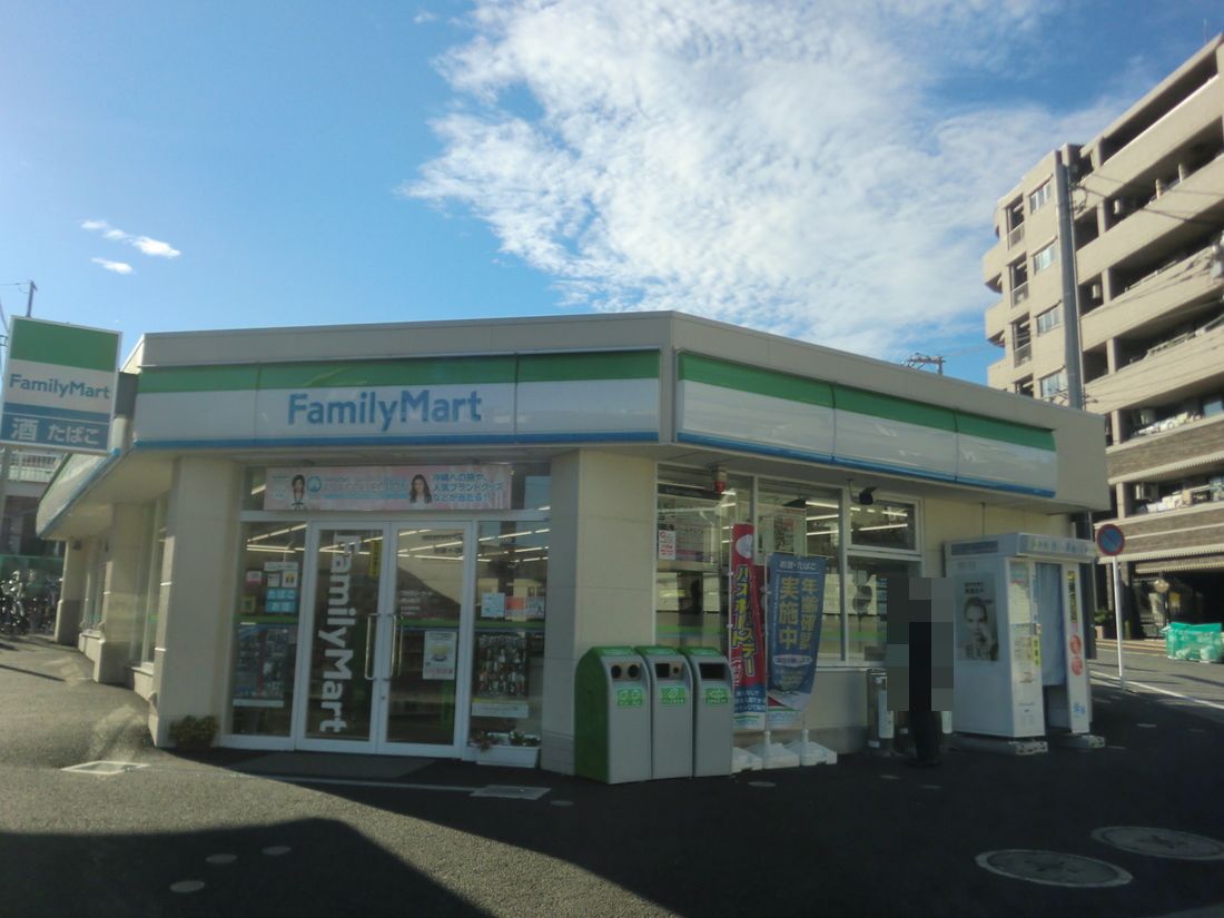Convenience store. FamilyMart Sotetsu Tsurugamine station shop until (convenience store) 762m