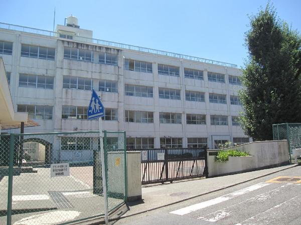 Junior high school. Yokohama Municipal Minamikibogaoka junior high school 9 minute walk (690m)