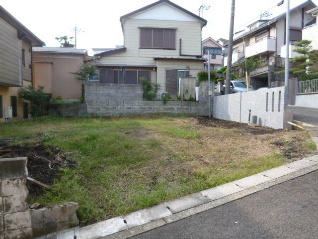 Local photos, including front road. Local (10 May 2013) Shooting