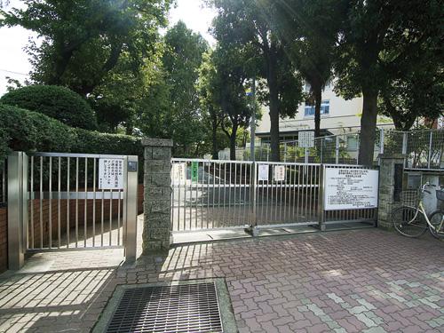 Other. At a distance of 4-minute walk "City Tsurukemine Elementary School". Other nursery also, kindergarten, Junior high school is're within a 9-minute walk, Educational facilities are familiar livable environment. Okuridaseru to kindergarten school also families with children in peace.