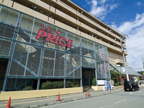 Other. Discount store "The which Ito-Yokado Co., Ltd. is operated ・ Price Tsurugamine "is an 8-minute walk from the local. Fresh food, fashion, Miscellaneous goods, such as a rich set, To support the life of the family.