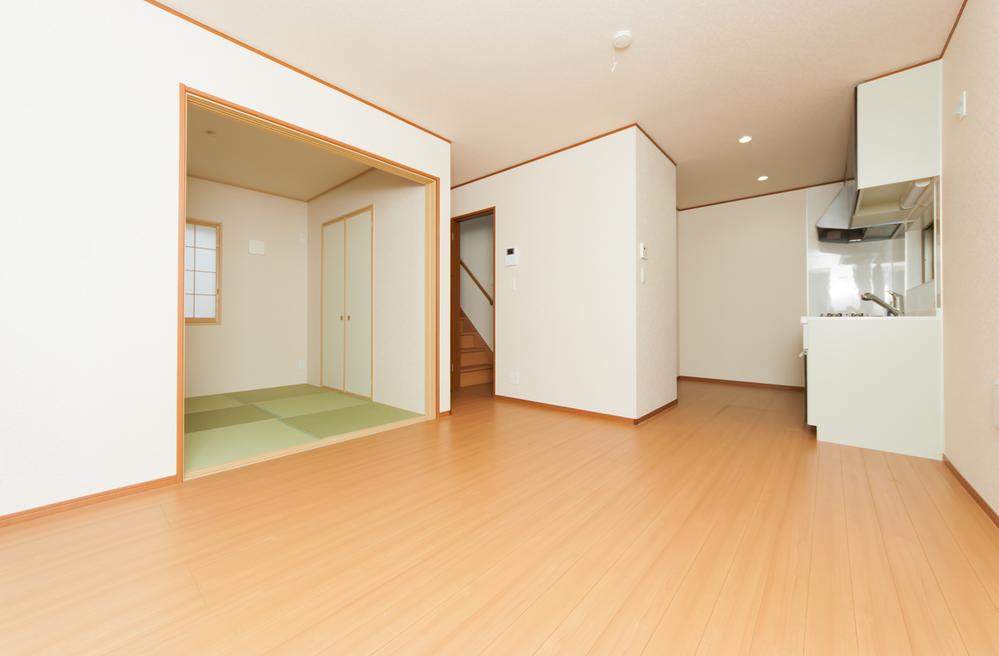 Living. Spacious Living Dining & Kitchen (1 Building)