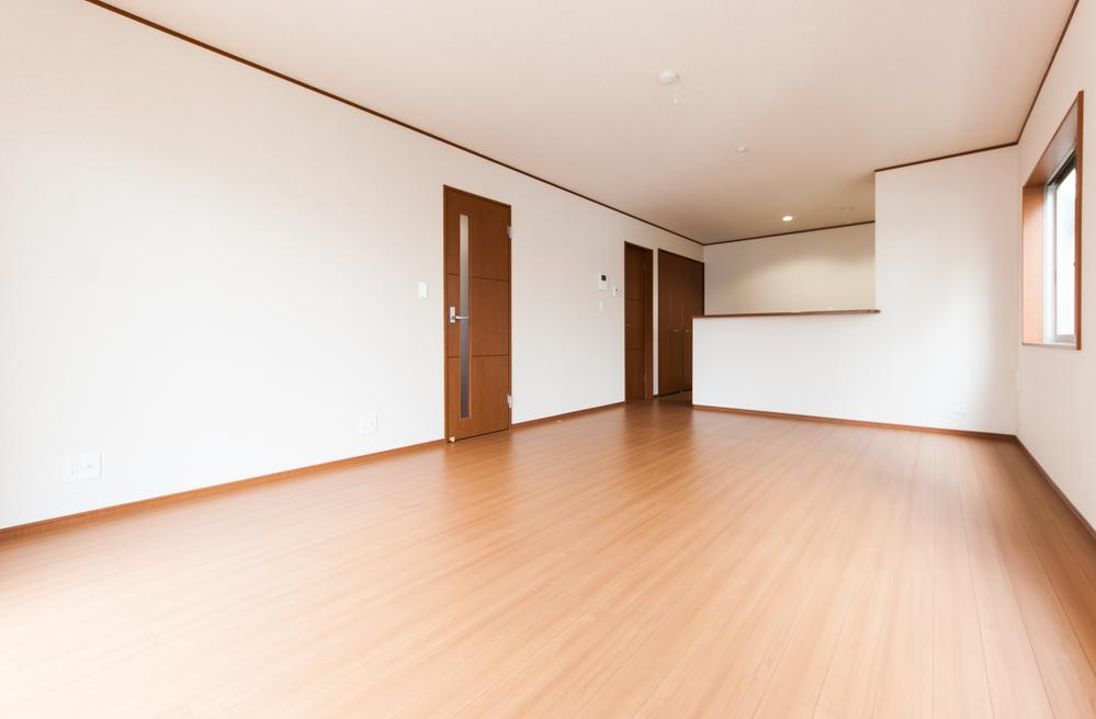 Living. Spacious Living Dining & Kitchen of face-to-face kitchen (3 Building)