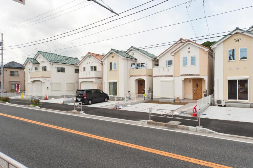 Local photos, including front road. Western tile roof, Ikamu original ripple finish same specifications